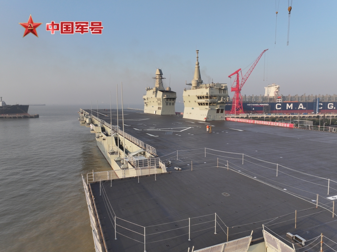 海军四川舰开展首次航行试验