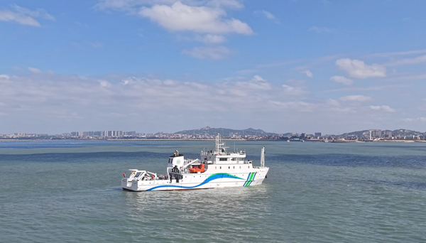 福建首艘综合性海洋环境监测执法船“中国环监闽001”正式入列